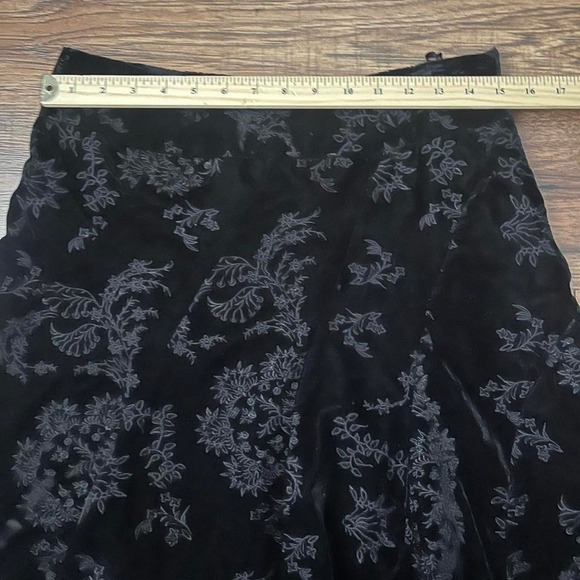 Le Chateau Black Velvet Skirt Floral‎ Embroidery Ruffle Trim Whimsygoth Fairy - Picture 5 of 7